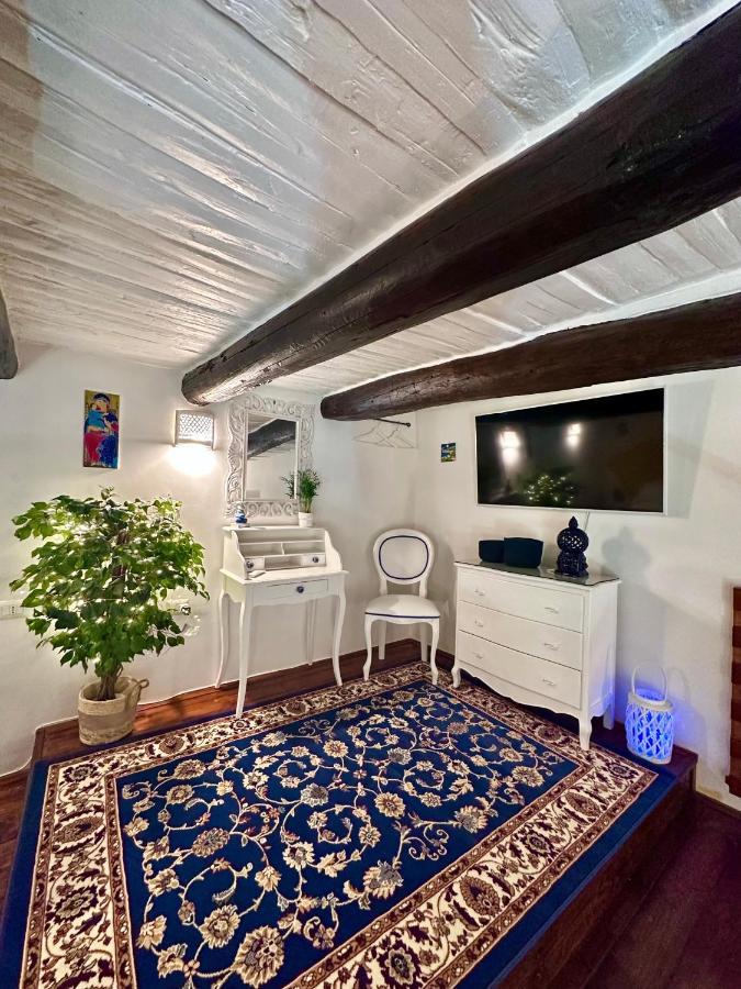 Carlos Noble House Plebiscito *